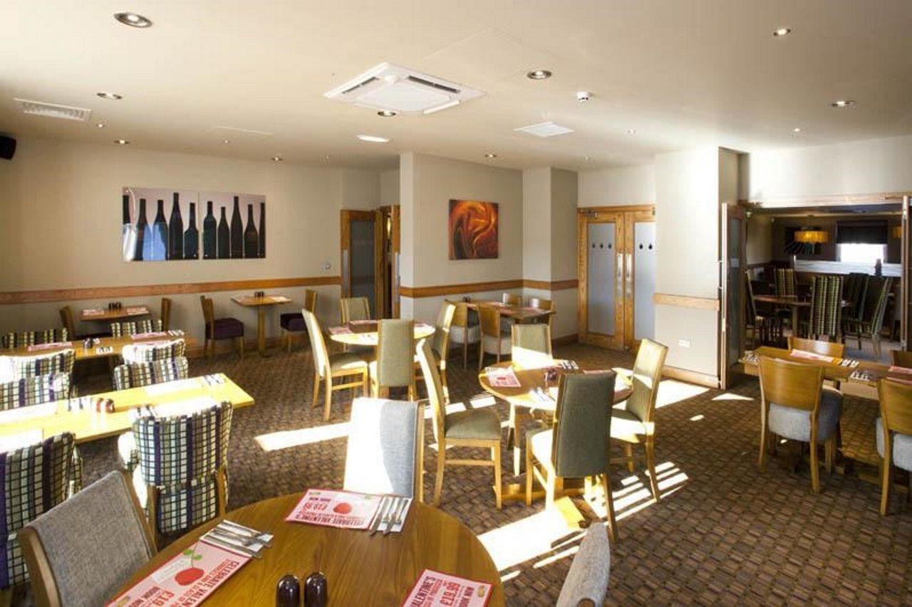 Premier Inn Inverness West Exterior foto